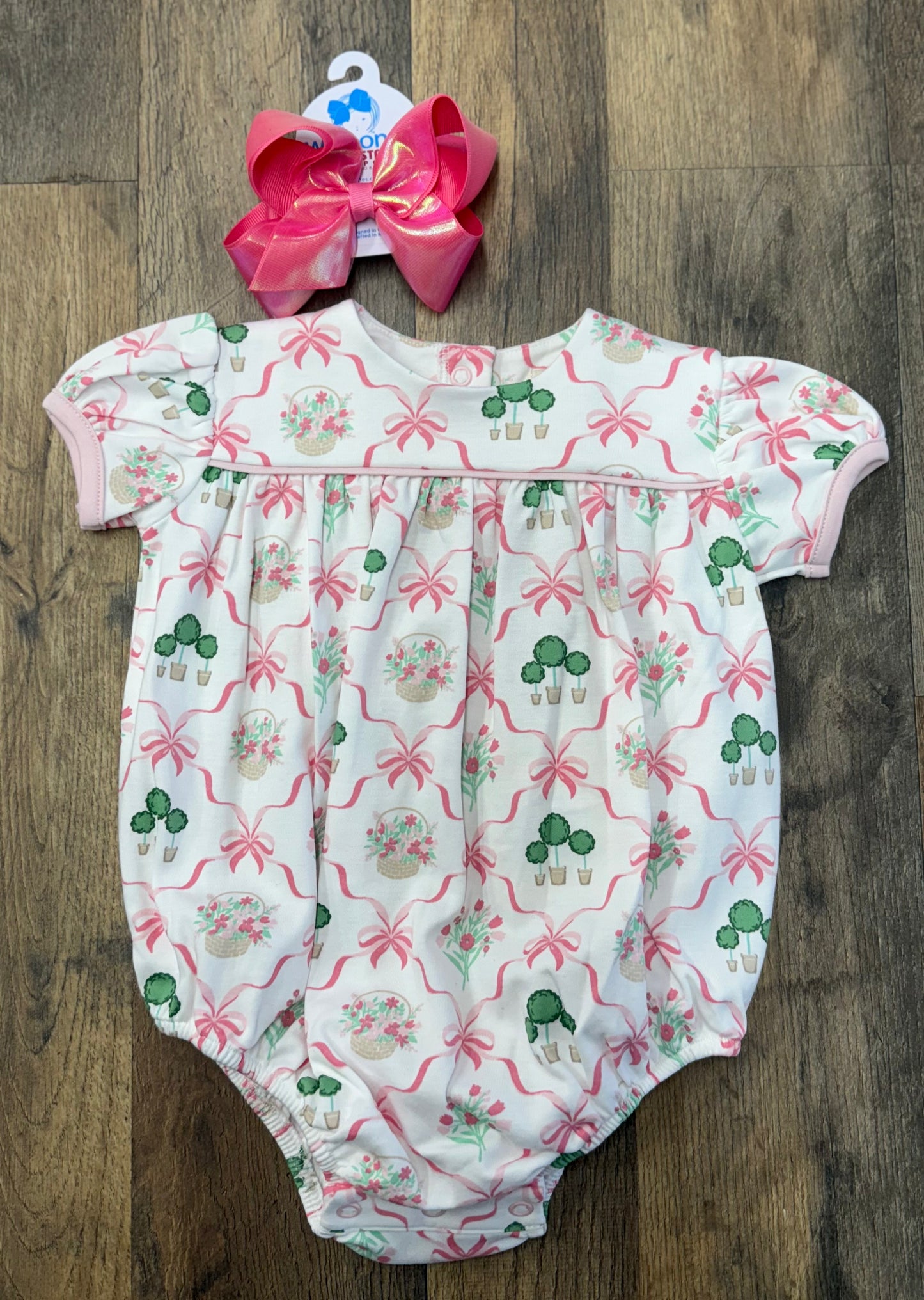 TBBC Boxwood and Bows Bubble